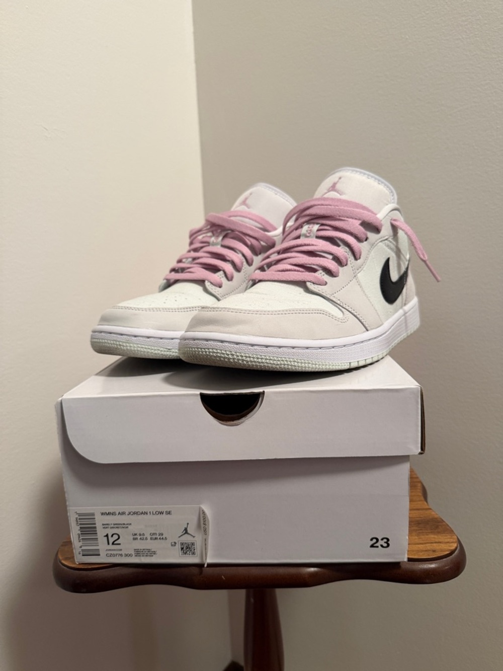 Jordan 1 Low - White, Pink & Black